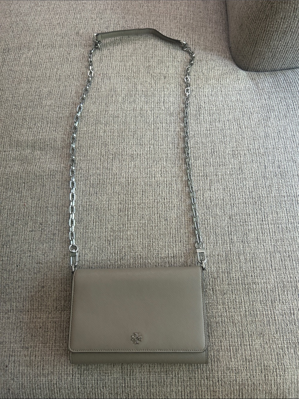 Tory Burch Robinson Leather Chain Wallet/Shoulder/Crossbody Bag in French Gray.